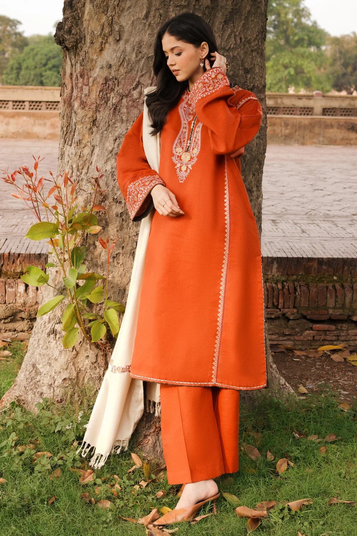 ZARA SHAHJAHAN -3PC EMBROIDERED DHANAK DRESS WITH EMBROIDERED DHANAK WOOL SHAWL- FW-108