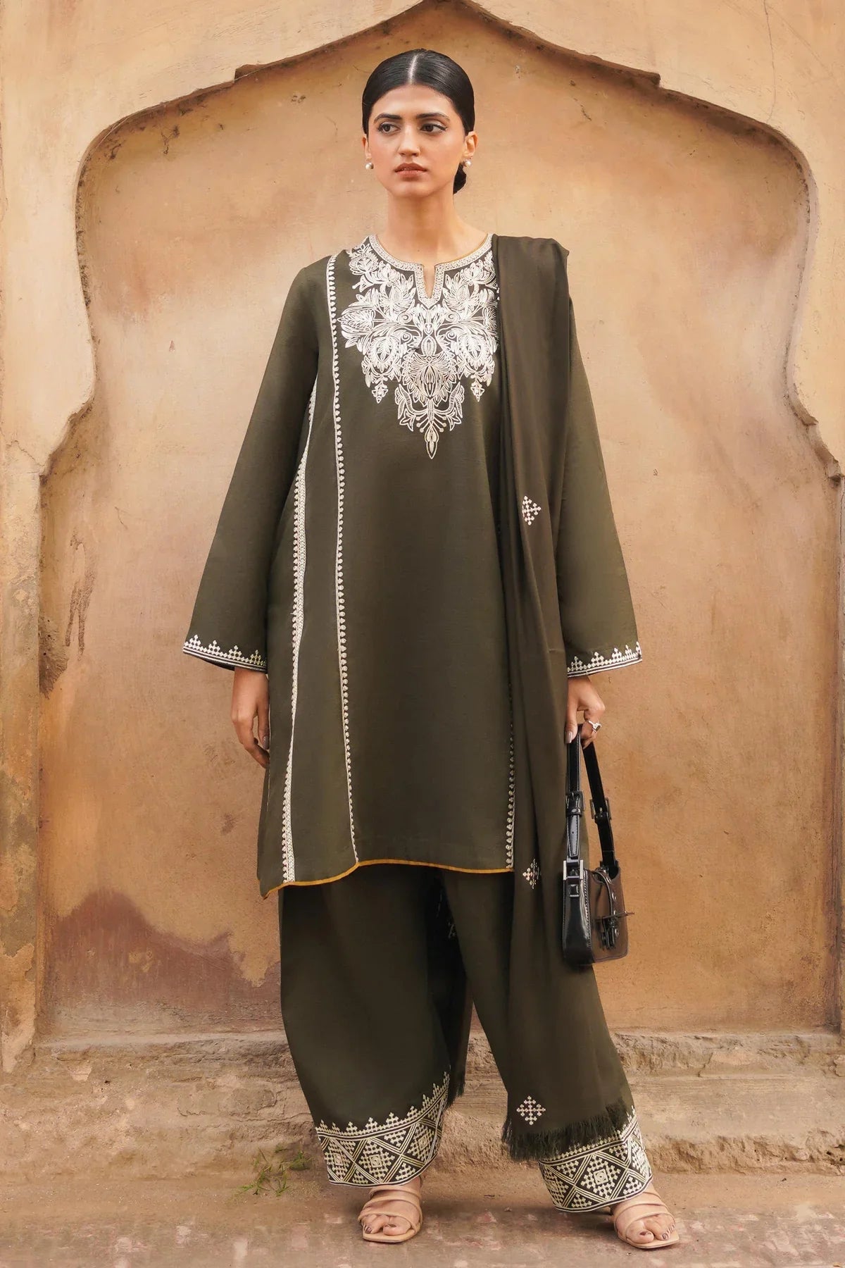 ZARA SHAHJAHAN -3PC EMBROIDERED DHANAK DRESS WITH EMBROIDERED DHANAK WOOL SHAWL- FW-107